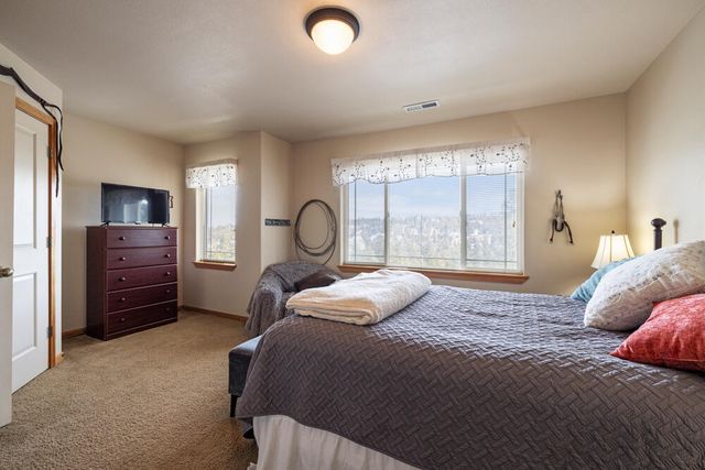 5015 Falcon Drive, Klamath Falls, OR 97601