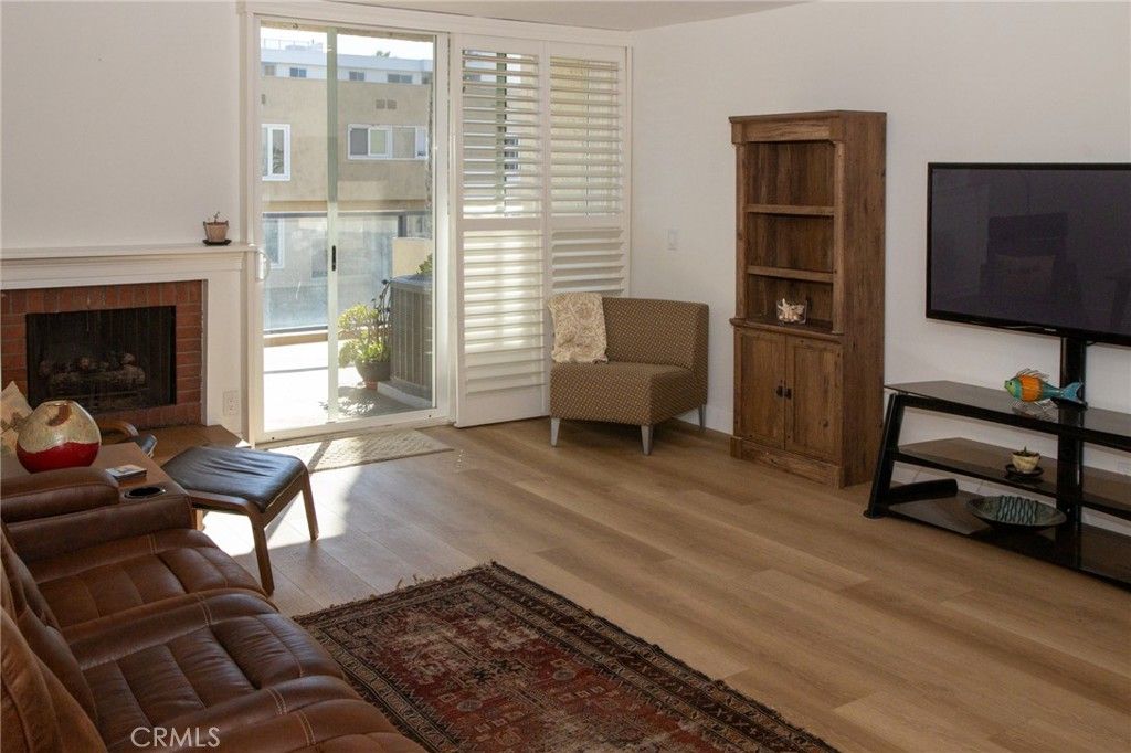 1 3rd Place 2, Long Beach, CA 90802 — photo 2