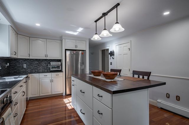 22 Beechwood Road, Hudson, NH 03051