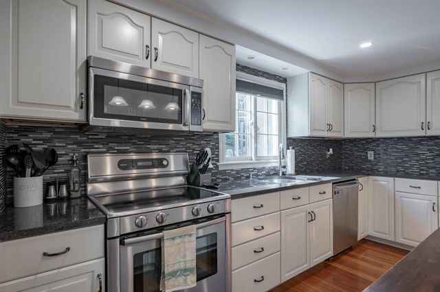 22 Beechwood Road, Hudson, NH 03051