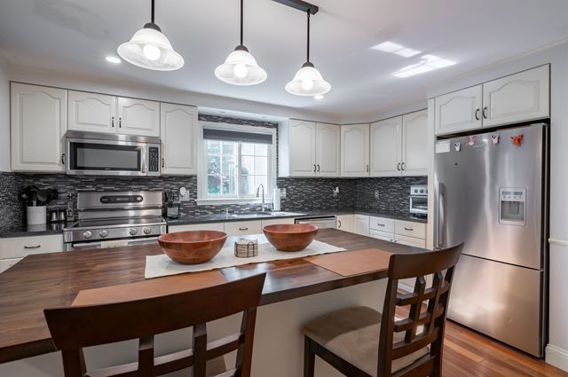 22 Beechwood Road, Hudson, NH 03051