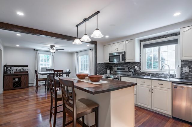 22 Beechwood Road, Hudson, NH 03051