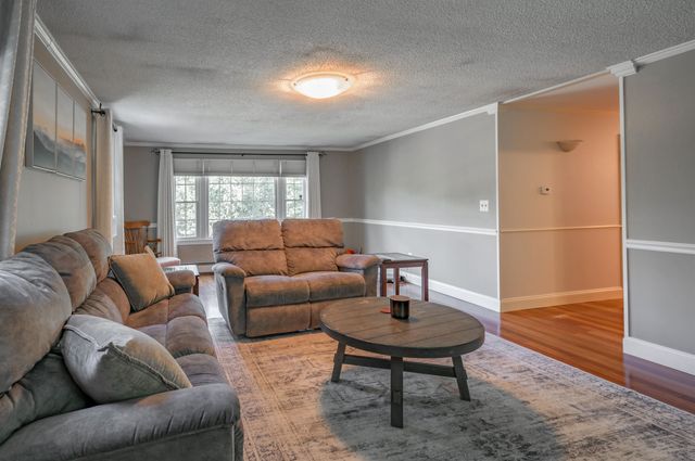 22 Beechwood Road, Hudson, NH 03051