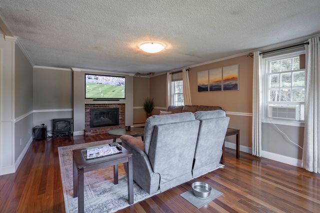 22 Beechwood Road, Hudson, NH 03051