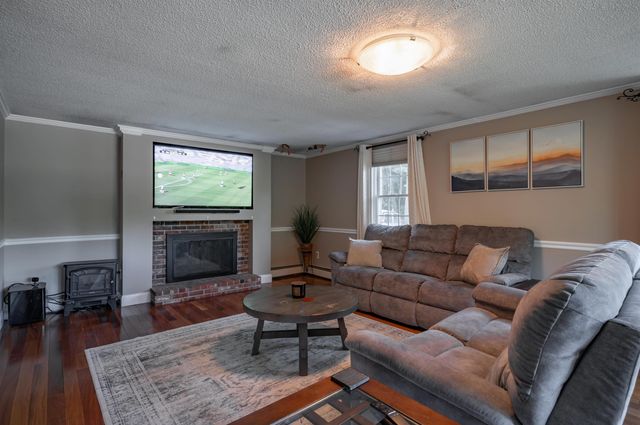 22 Beechwood Road, Hudson, NH 03051