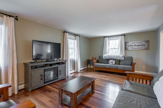 22 Beechwood Road, Hudson, NH 03051