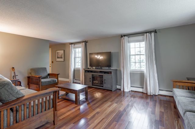 22 Beechwood Road, Hudson, NH 03051