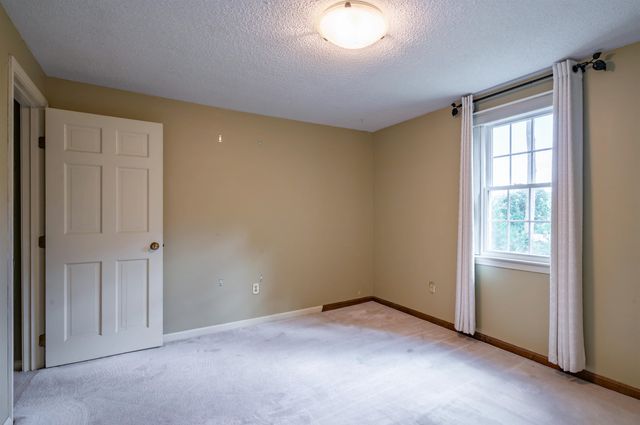 22 Beechwood Road, Hudson, NH 03051