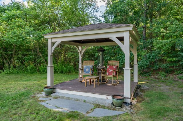 22 Beechwood Road, Hudson, NH 03051
