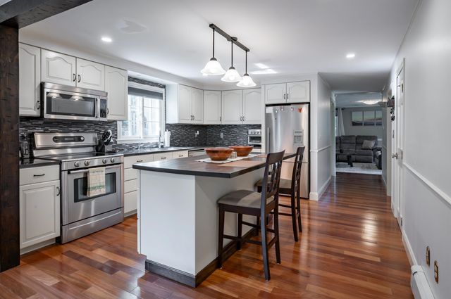22 Beechwood Road, Hudson, NH 03051