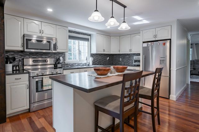 22 Beechwood Road, Hudson, NH 03051