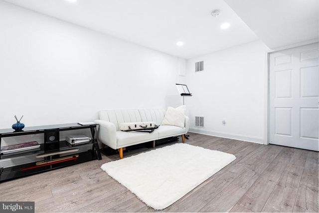 5020 RIVER RD, Bethesda, MD 20816