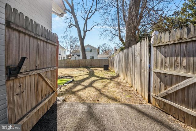 5020 RIVER RD, Bethesda, MD 20816