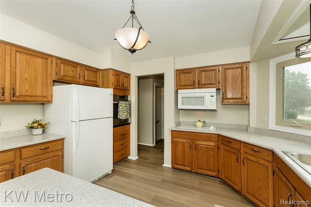2154 Warrington Road, Rochester Hills, MI 48307