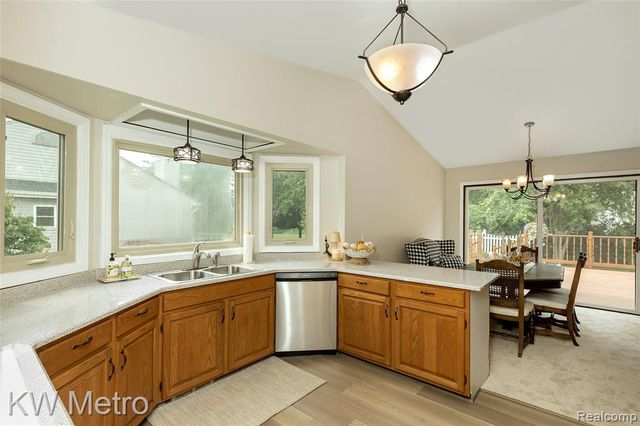 2154 Warrington Road, Rochester Hills, MI 48307