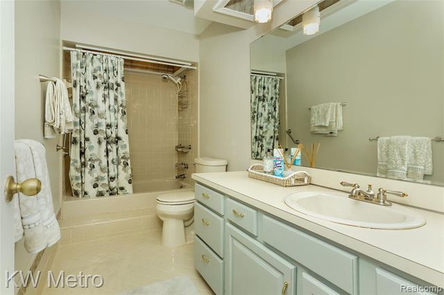 2154 Warrington Road, Rochester Hills, MI 48307
