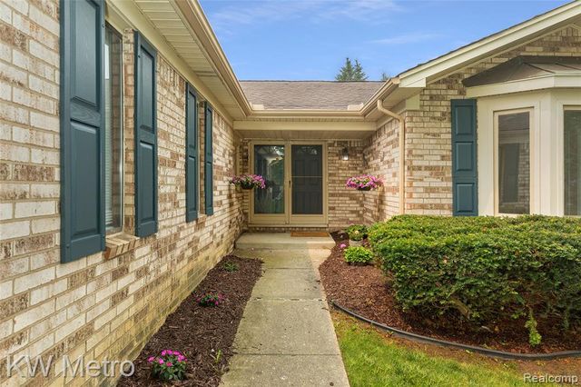 2154 Warrington Road, Rochester Hills, MI 48307