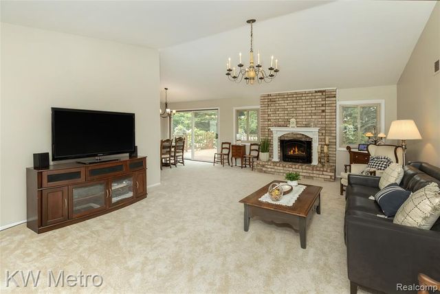 2154 Warrington Road, Rochester Hills, MI 48307