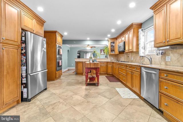 310 HARVARD AVE, Stratford, NJ 08084