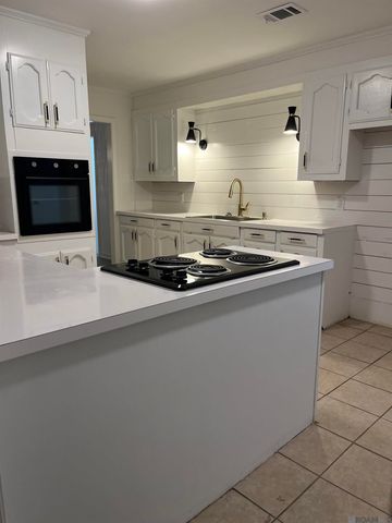 755 Maryland Ave, Port Allen, LA 70767