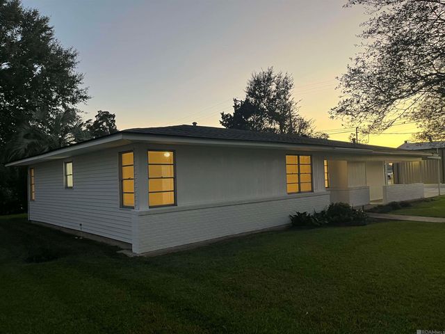 755 Maryland Ave, Port Allen, LA 70767