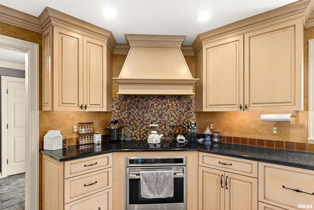 509 W HIDDEN Lane, Peoria, IL 61614