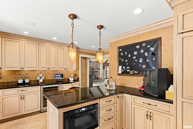 509 W HIDDEN Lane, Peoria, IL 61614