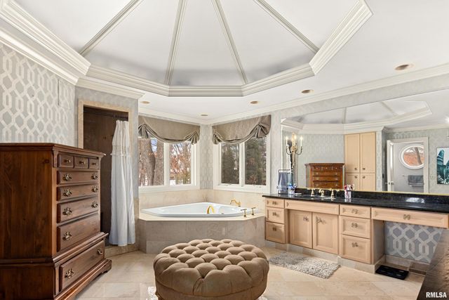 509 W HIDDEN Lane, Peoria, IL 61614