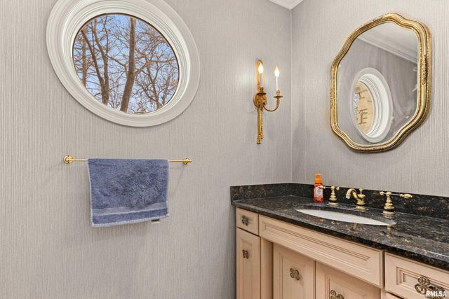 509 W HIDDEN Lane, Peoria, IL 61614