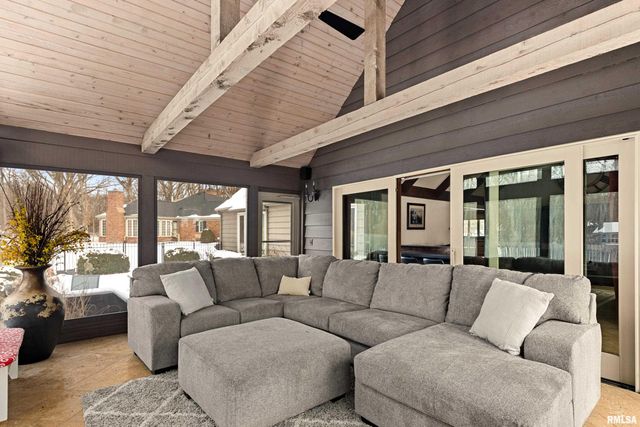 509 W HIDDEN Lane, Peoria, IL 61614