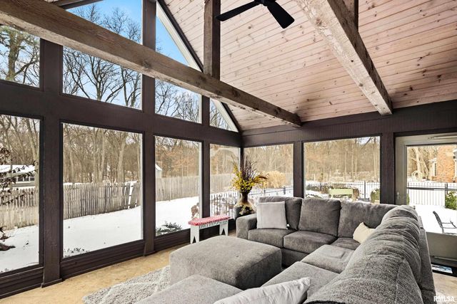 509 W HIDDEN Lane, Peoria, IL 61614