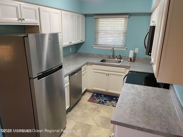 31 Wharfside Drive, Monmouth Beach, NJ 07750