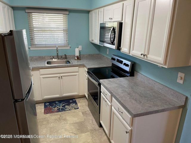 31 Wharfside Drive, Monmouth Beach, NJ 07750