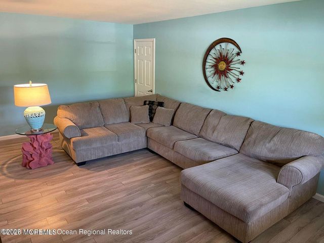 31 Wharfside Drive, Monmouth Beach, NJ 07750