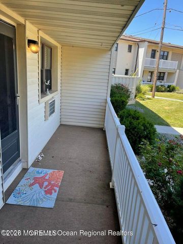 31 Wharfside Drive, Monmouth Beach, NJ 07750