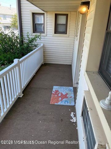 31 Wharfside Drive, Monmouth Beach, NJ 07750