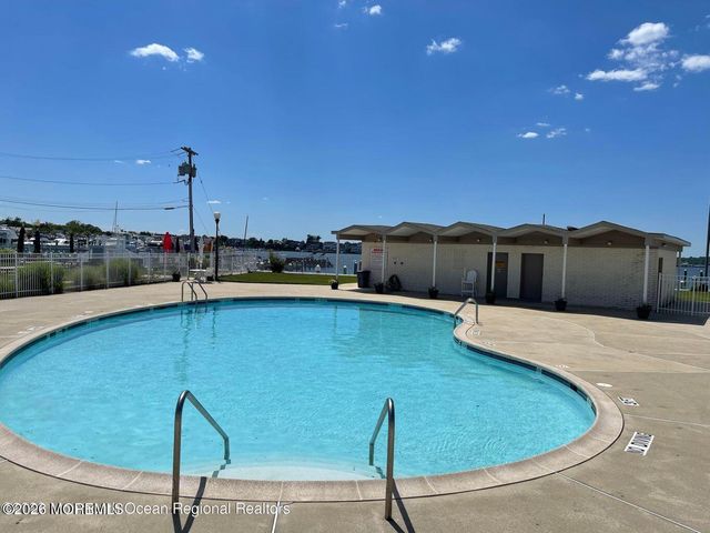 31 Wharfside Drive, Monmouth Beach, NJ 07750