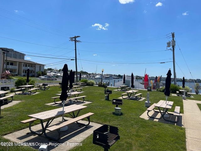 31 Wharfside Drive, Monmouth Beach, NJ 07750
