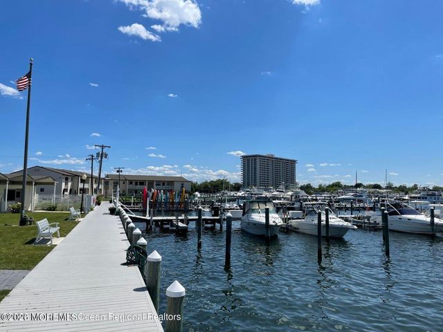 31 Wharfside Drive, Monmouth Beach, NJ 07750