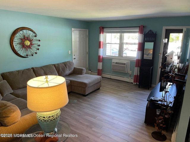 31 Wharfside Drive, Monmouth Beach, NJ 07750