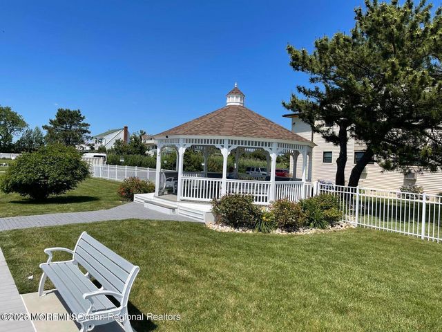 31 Wharfside Drive, Monmouth Beach, NJ 07750