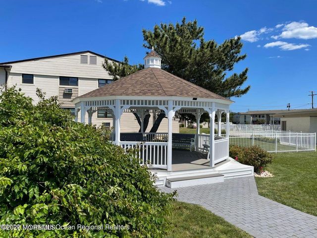 31 Wharfside Drive, Monmouth Beach, NJ 07750