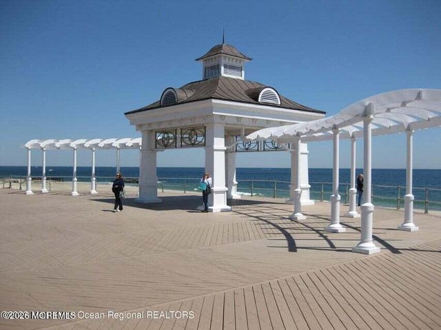 31 Wharfside Drive, Monmouth Beach, NJ 07750