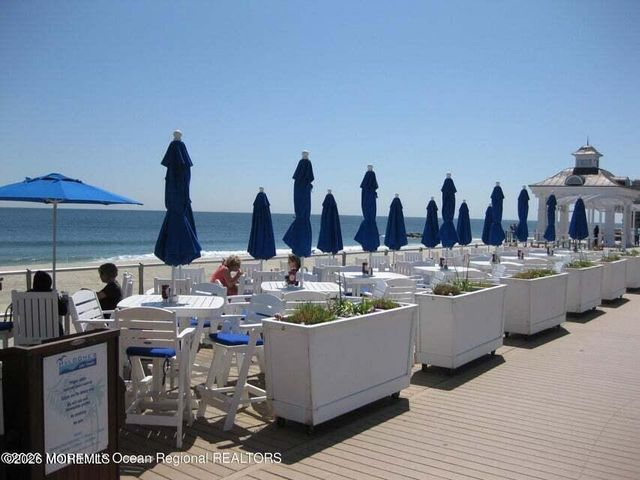 31 Wharfside Drive, Monmouth Beach, NJ 07750