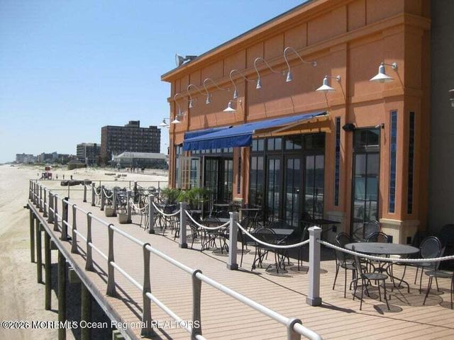 31 Wharfside Drive, Monmouth Beach, NJ 07750