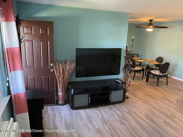 31 Wharfside Drive, Monmouth Beach, NJ 07750