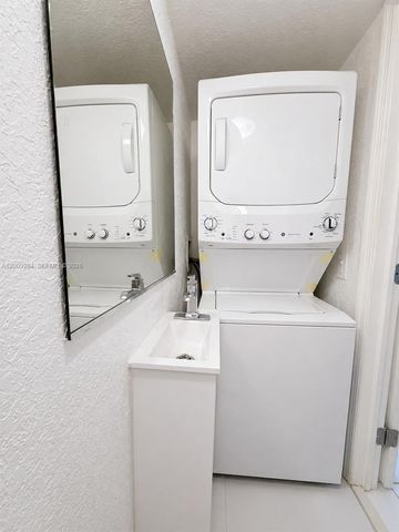 1300 W 47th Place 218A, Hialeah, FL 33012