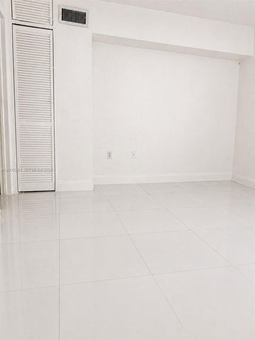 1300 W 47th Place 218A, Hialeah, FL 33012
