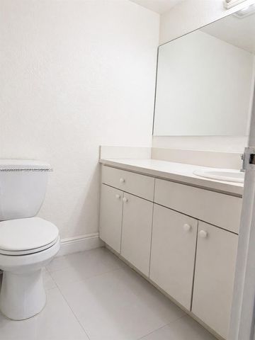 1300 W 47th Place 218A, Hialeah, FL 33012