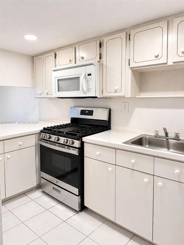 1300 W 47th Place 218A, Hialeah, FL 33012